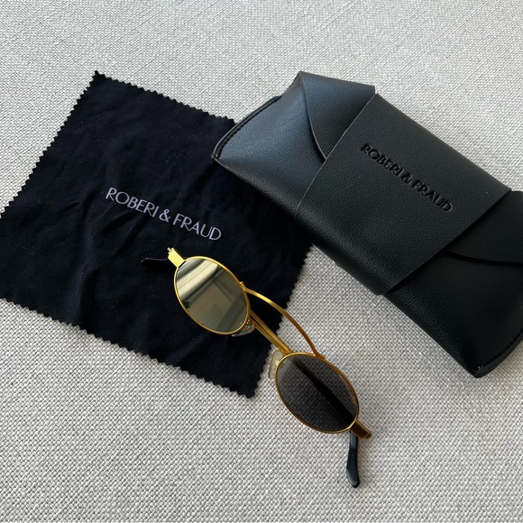 ROBERI & FRAUD Gold Doris 2.0 Sunglasses - Picture 4 of 15